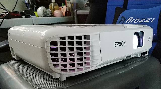 Epson EB-W05 3300-lumen WXGA projector | Gadget Explained Reviews 